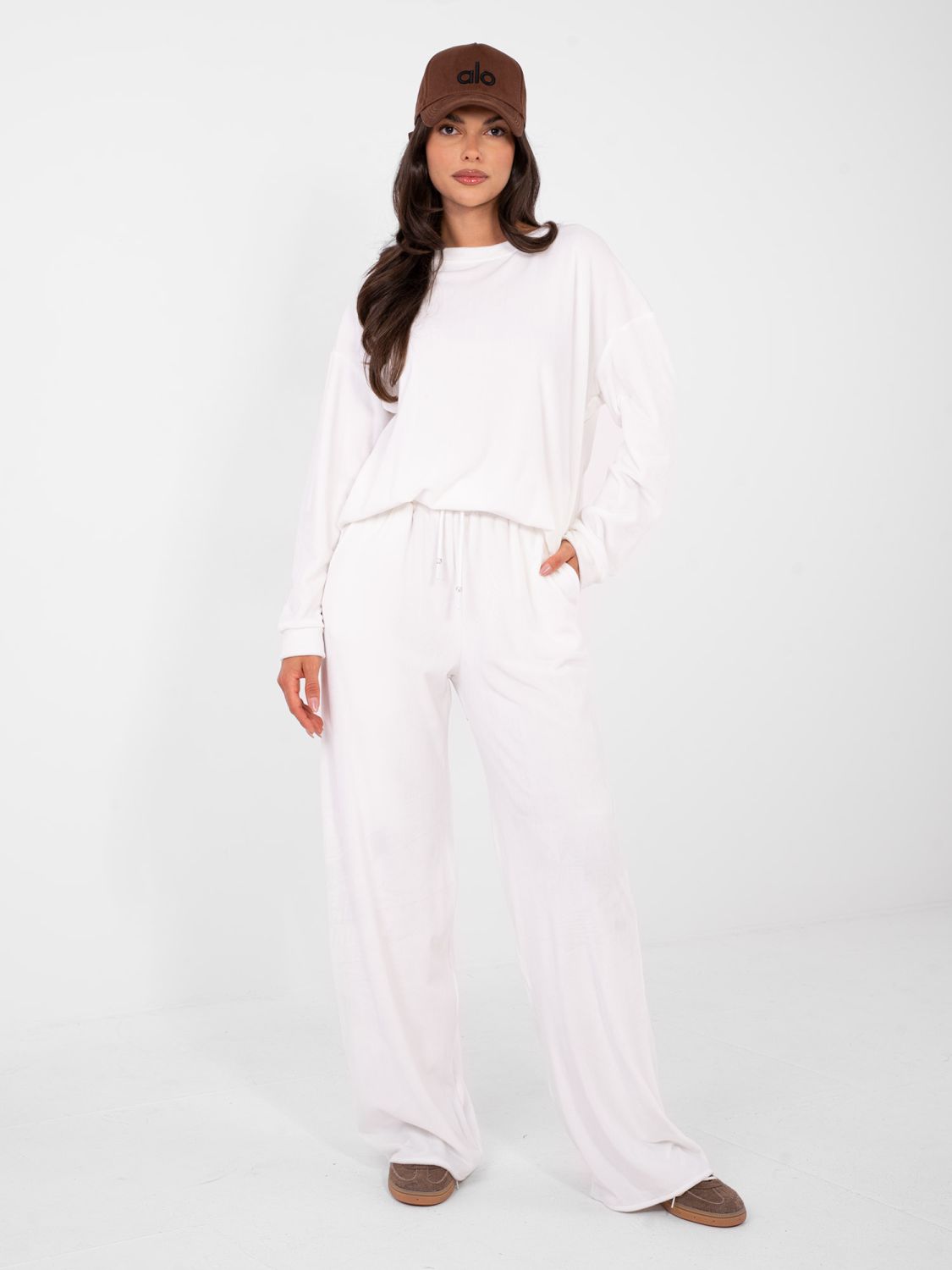 Dámska súprava ecru s dlhým rukávom a ozdobnými detailmi