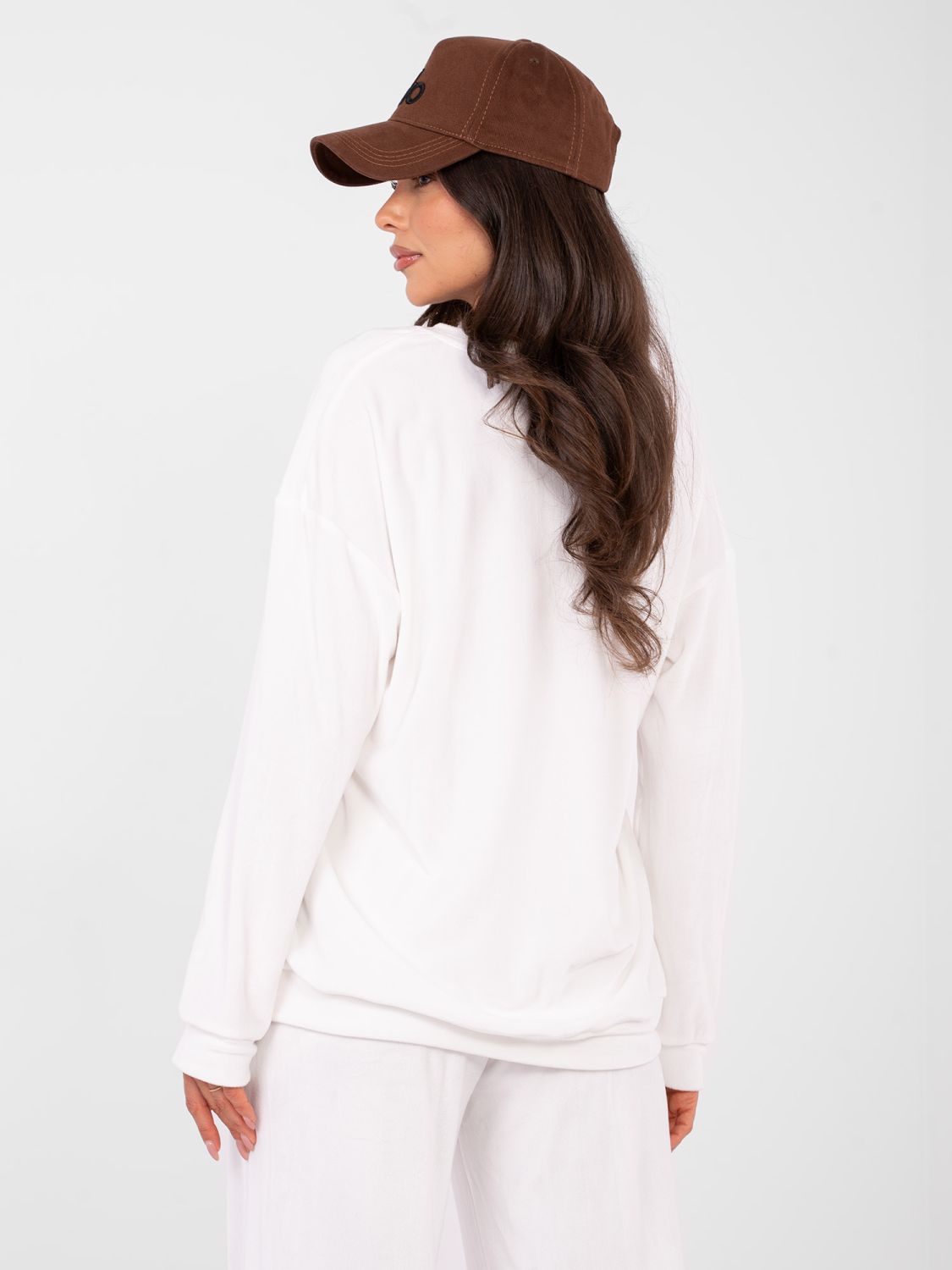 Dámska súprava ecru s dlhým rukávom a ozdobnými detailmi