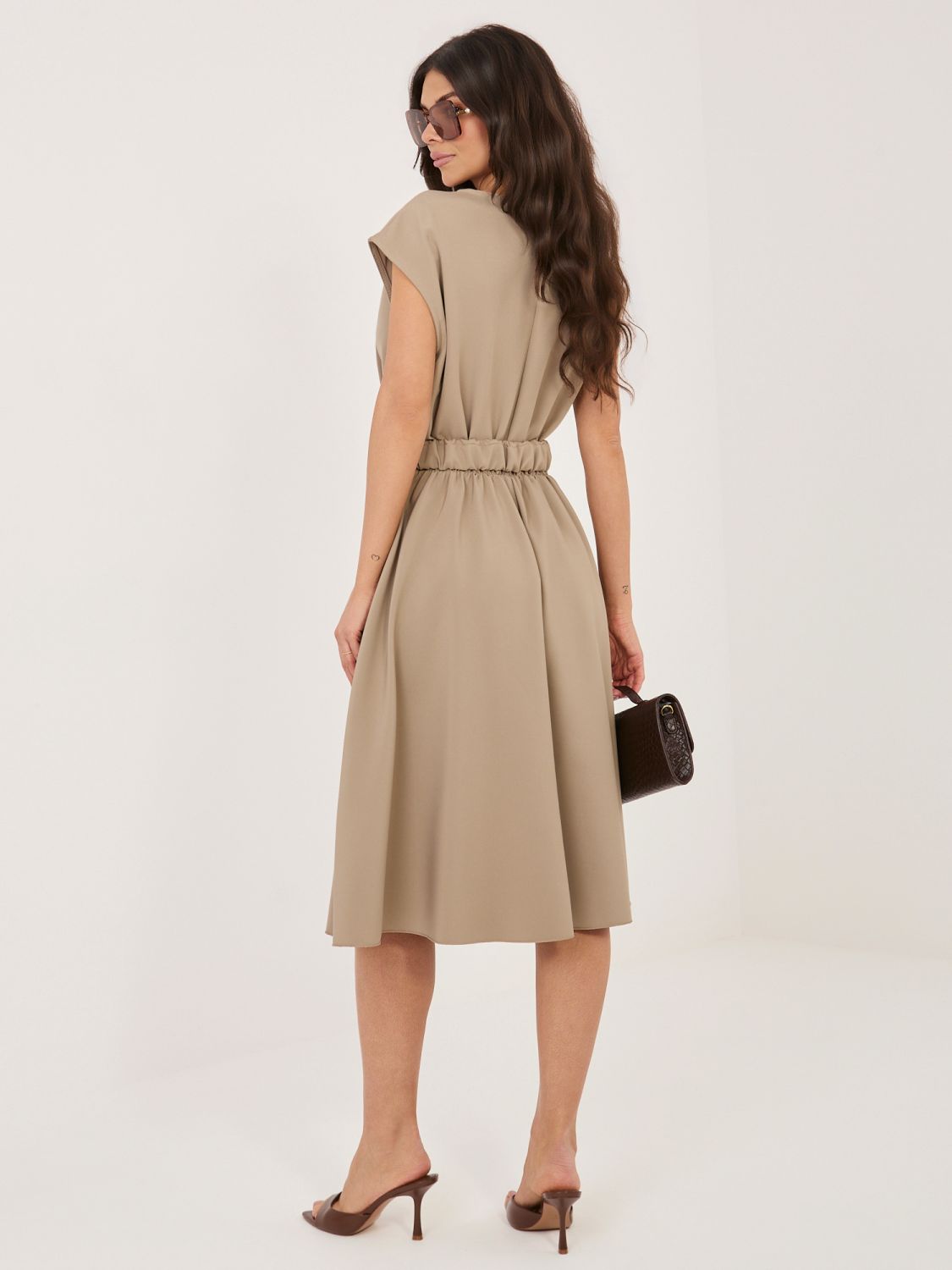 Béžové rozšírené midi šaty s opaskom