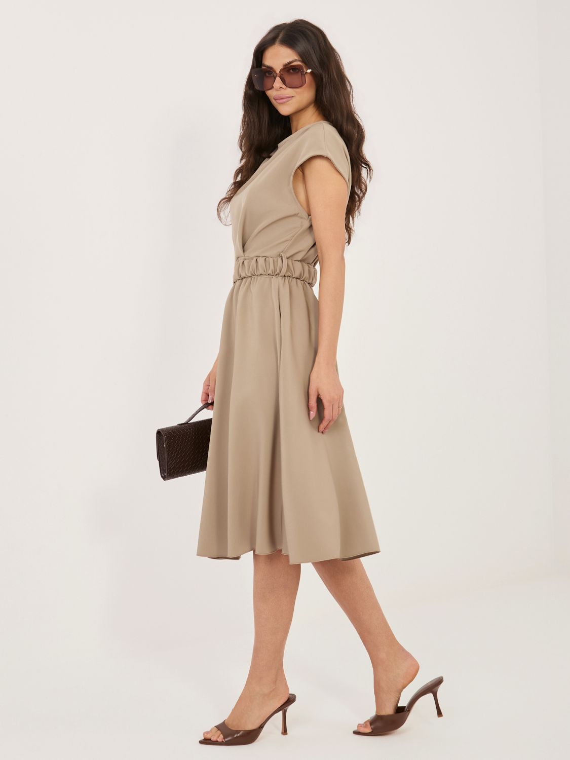 Béžové rozšírené midi šaty s opaskom