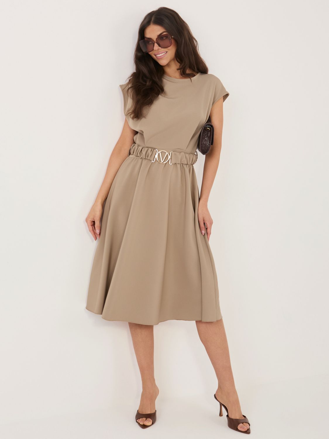 Béžové rozšírené midi šaty s opaskom