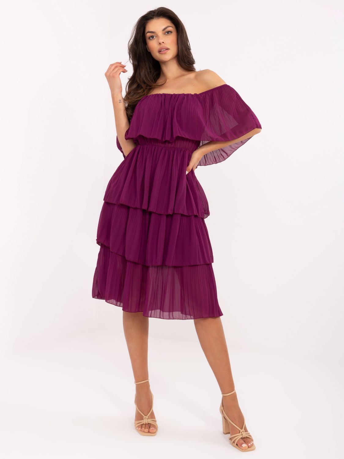 Fialové elegantné off-shoulder šaty s volánom