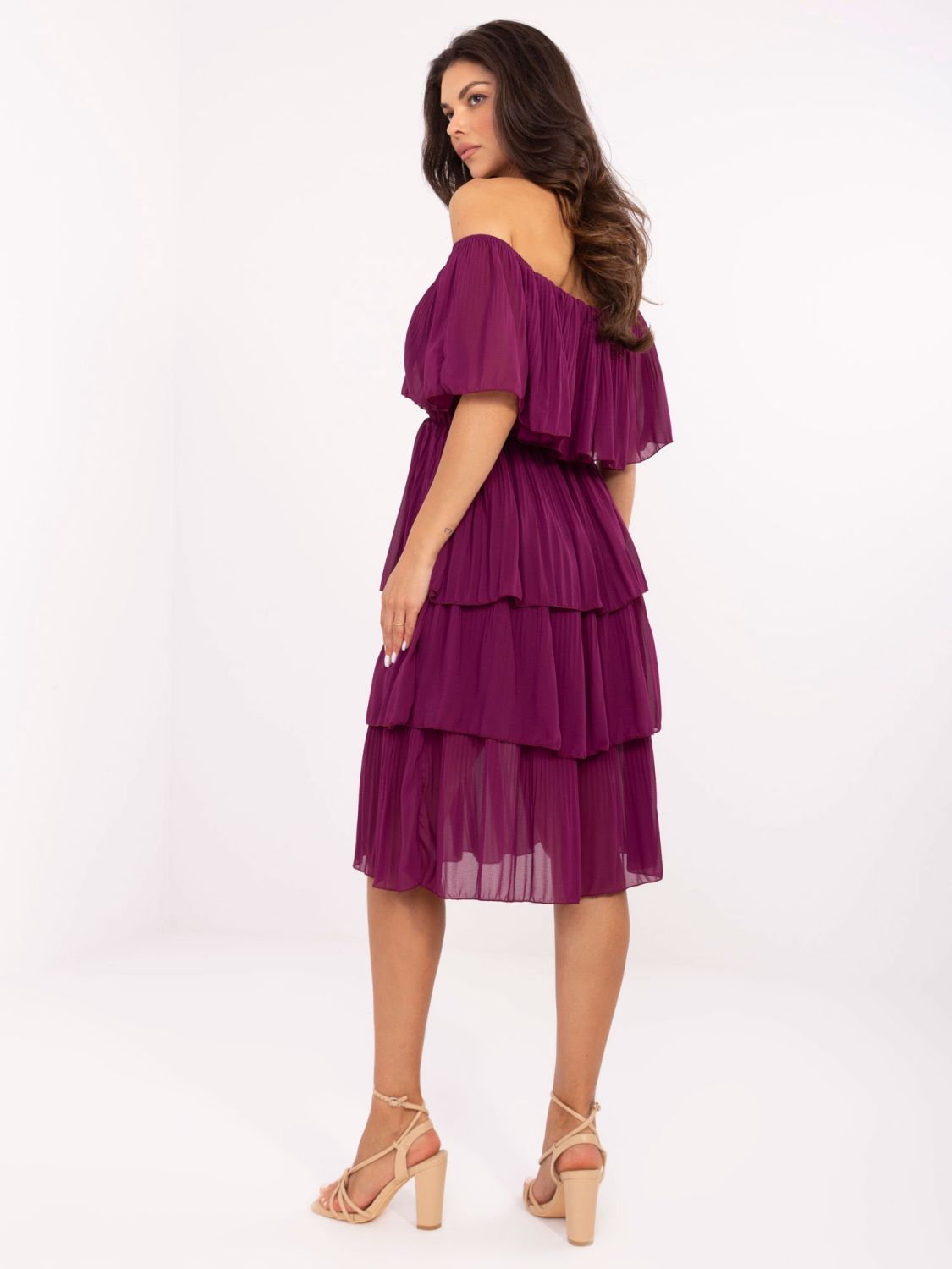Fialové elegantné off-shoulder šaty s volánom