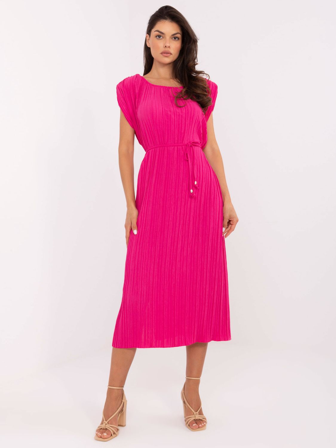 Elegantné midi šaty v ružovej farbe