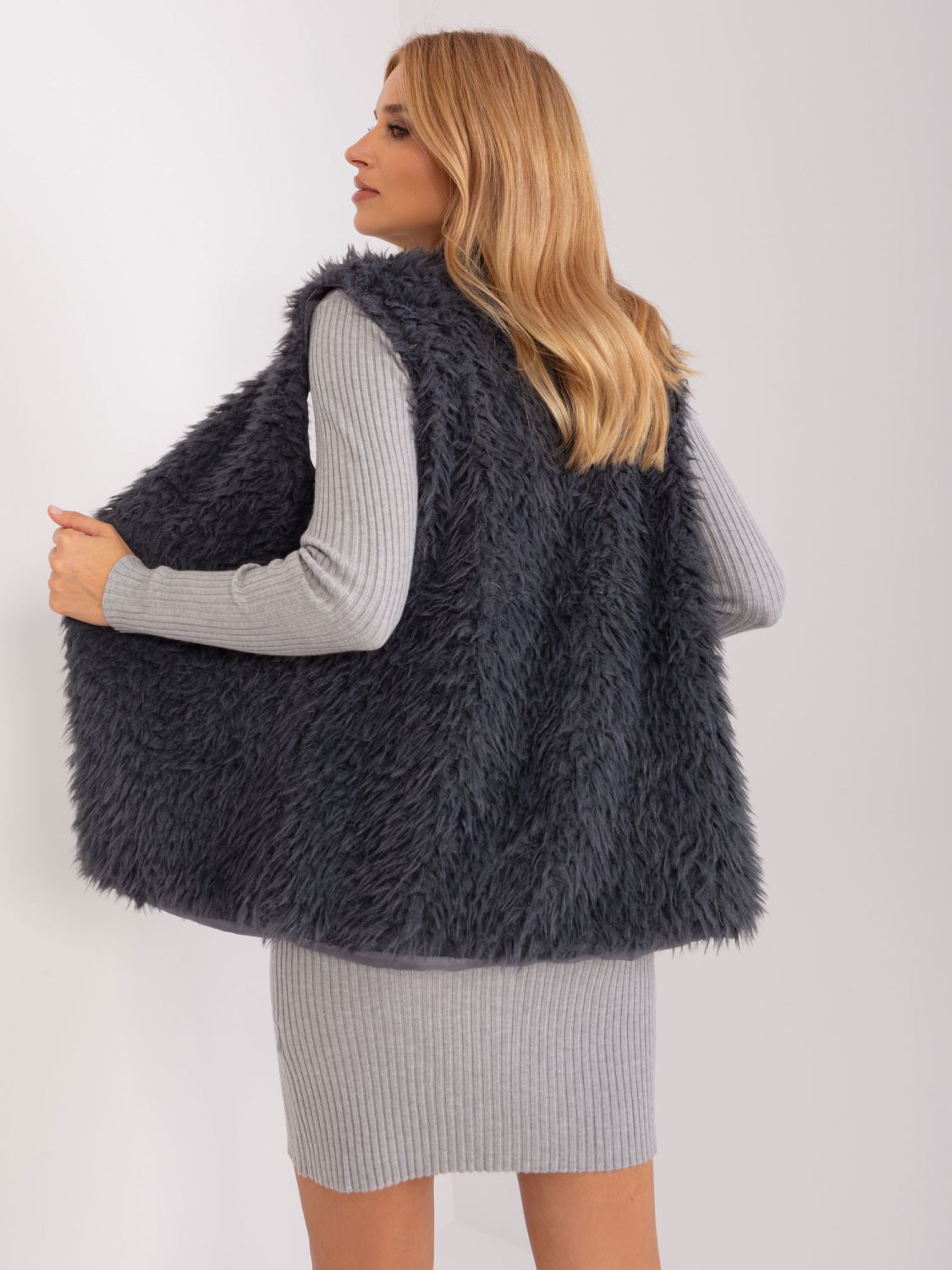 Grafitová dámska vesta s podšívkou