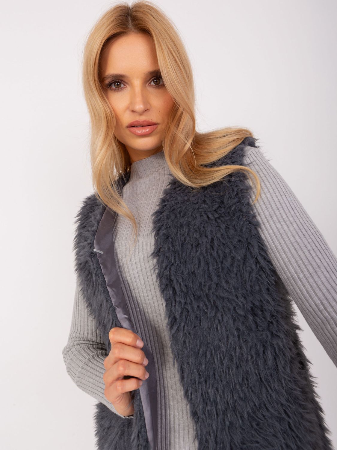 Grafitová dámska vesta s podšívkou