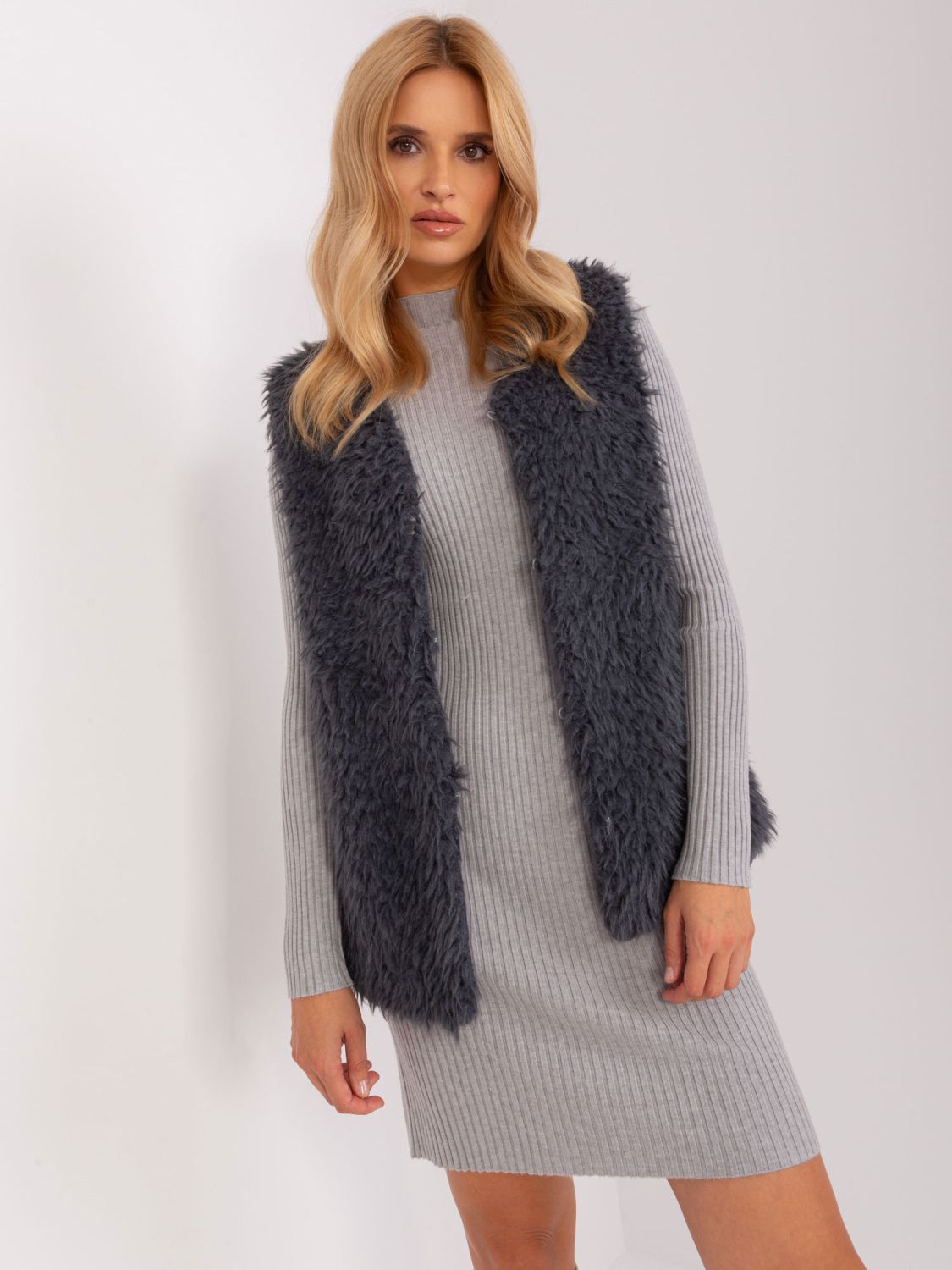 Grafitová dámska vesta s podšívkou