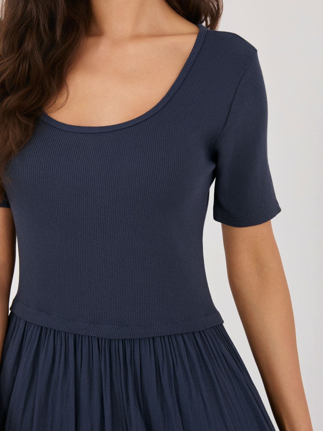 Rozšírené midi šaty s podšívkou, tmavomodré