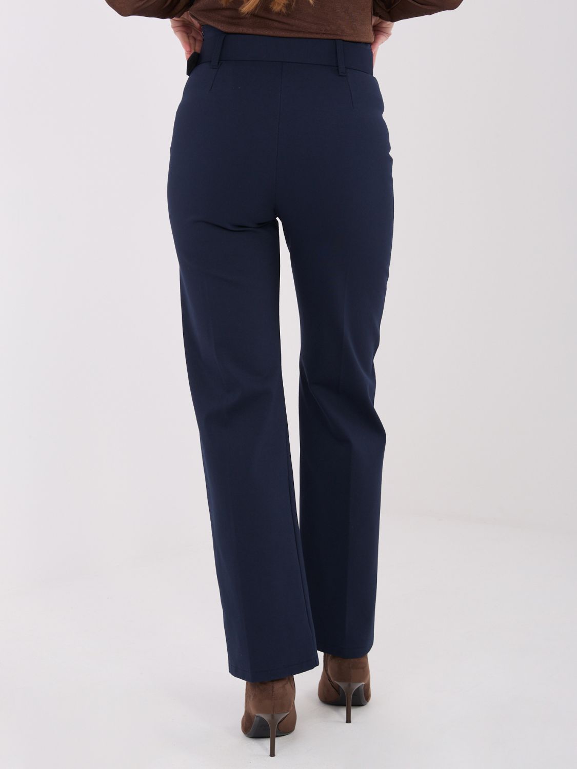 Elegantné tmavomodré nohavice s vysokým pásom a opaskom