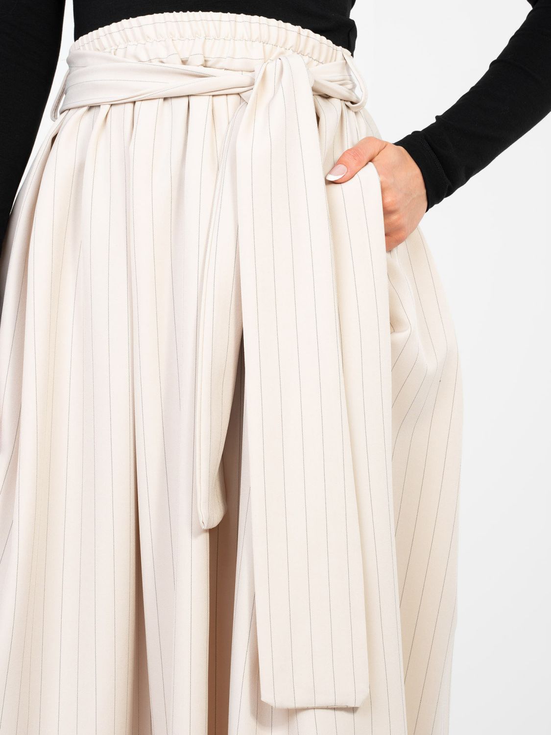 Béžová elegantná midi sukňa s pásikmi a opaskom