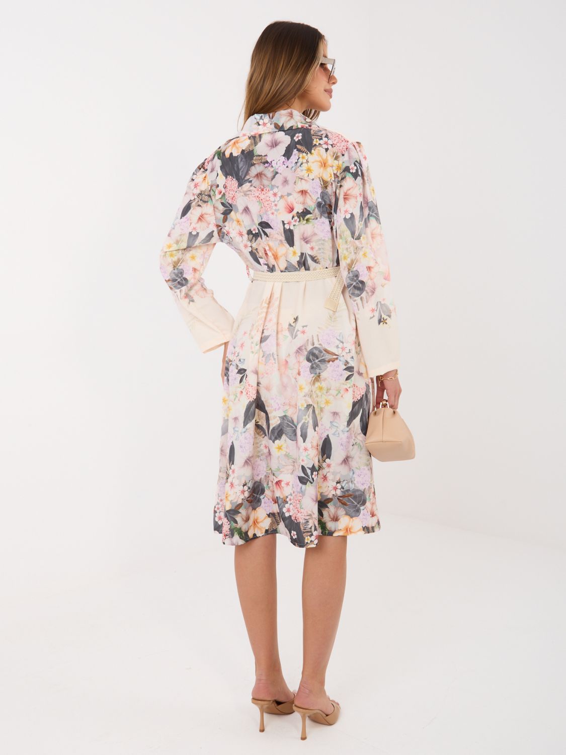 Béžové rozšírené šaty s kvetinovým vzorom