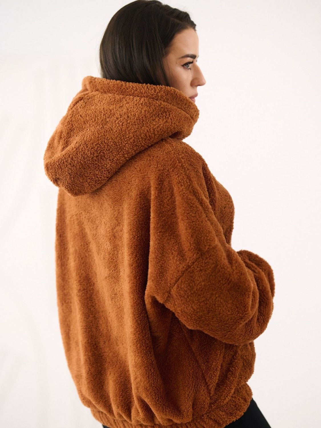 Béžová mikina s kapucňou a vreckom