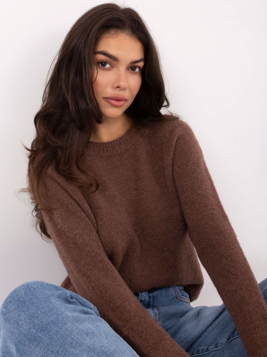 Tmavobéžový pulóver z alpakovej vlny