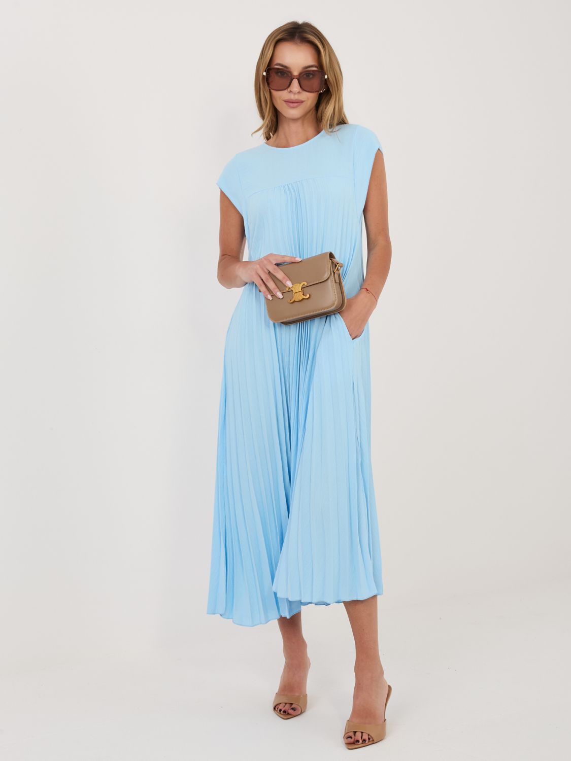 Svetlomodré midi koktejlové šaty s vreckami