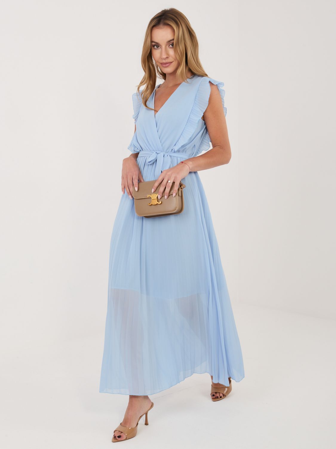 Svetlomodré rozšírené midi šaty s opaskom