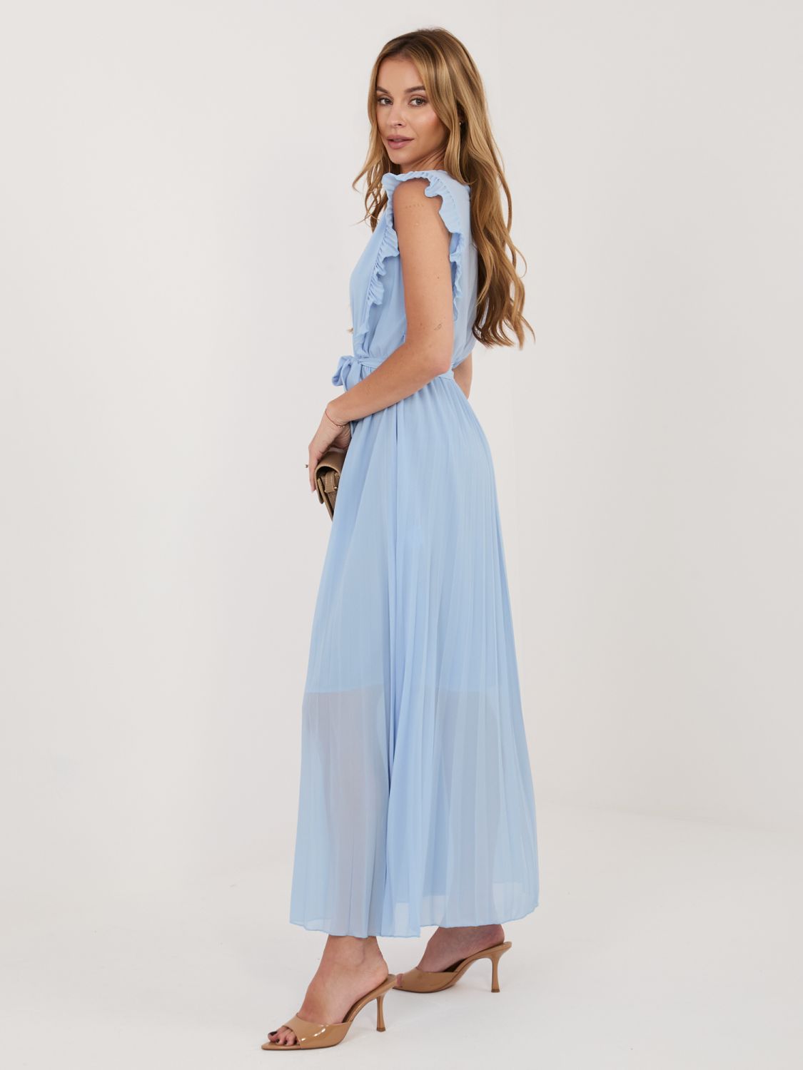 Svetlomodré rozšírené midi šaty s opaskom