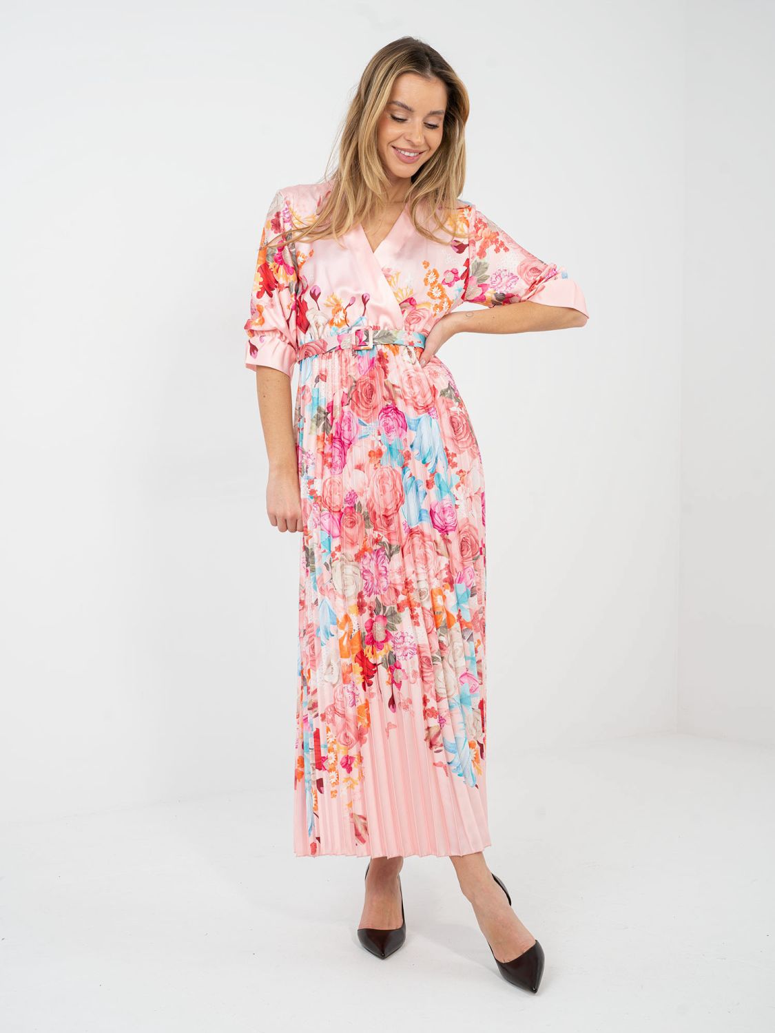 Maxi rozšírené šaty s kvetinovým vzorom a opaskom, ružové