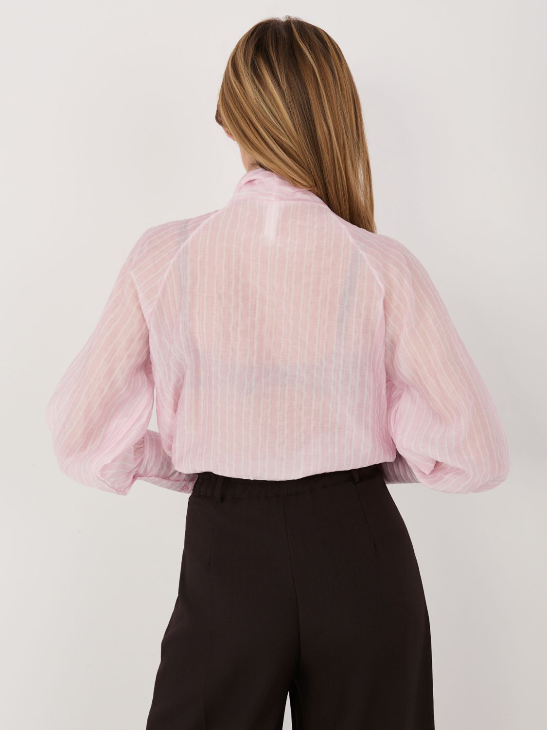 Ružová pruhovaná košeľa so šnurovacím výstrihom