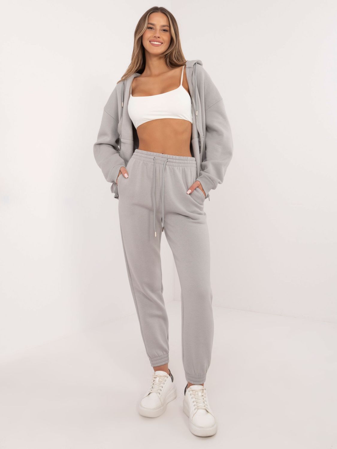 Svetlosivé teplákové joggery s vysokým pásom