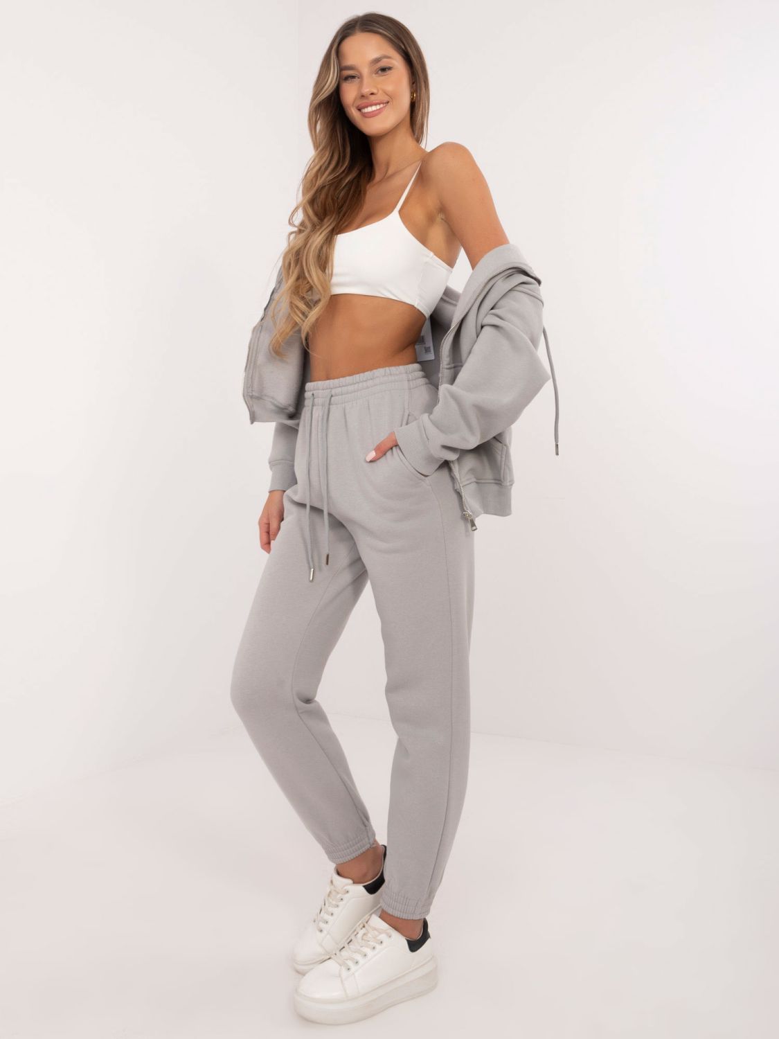 Svetlosivé teplákové joggery s vysokým pásom