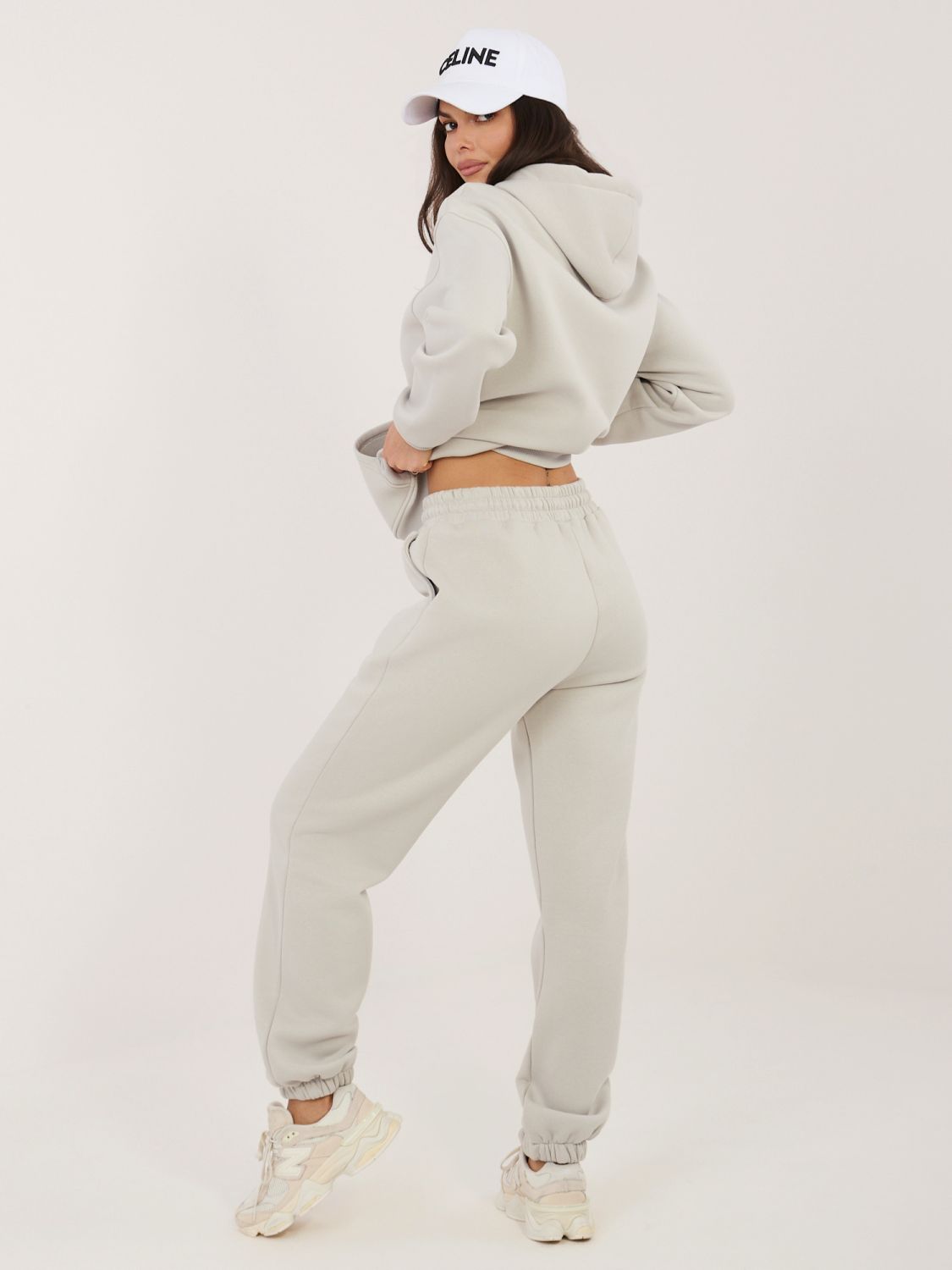 Dámska súprava s kapucňou v svetlosivej farbe