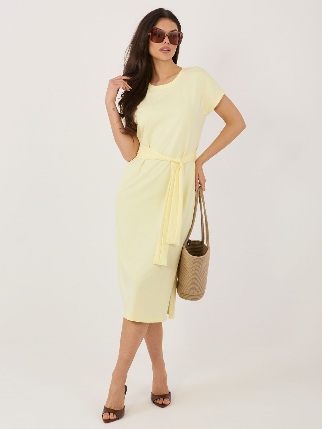 Svetložlté bavlnené letné šaty s opaskom