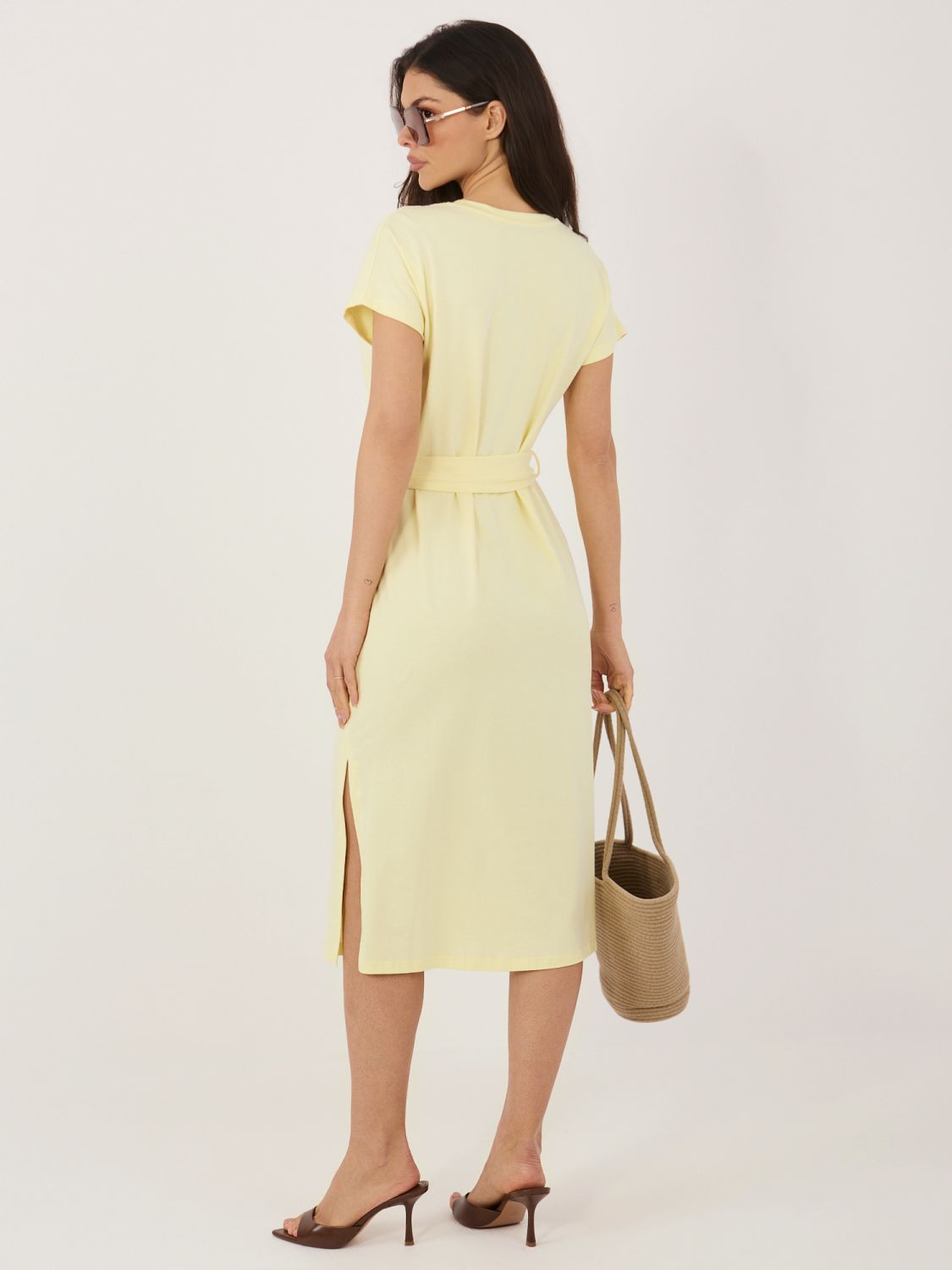 Svetložlté bavlnené letné šaty s opaskom