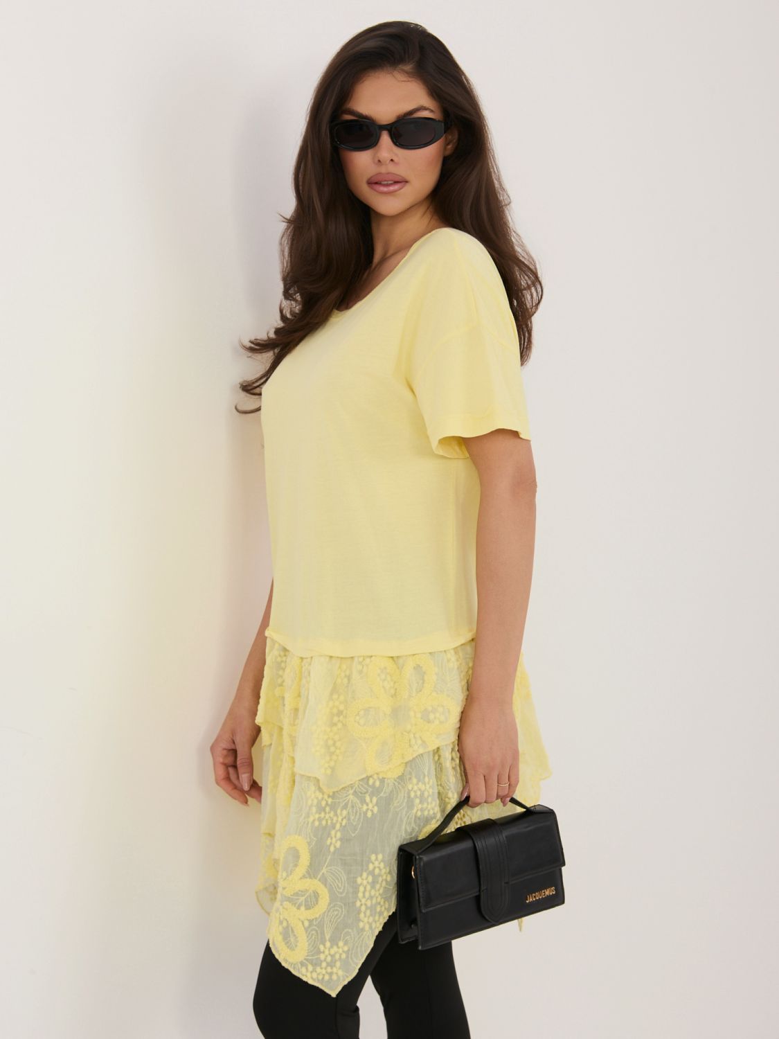 Žltá bavlnená blúzka s volánom a výšivkou