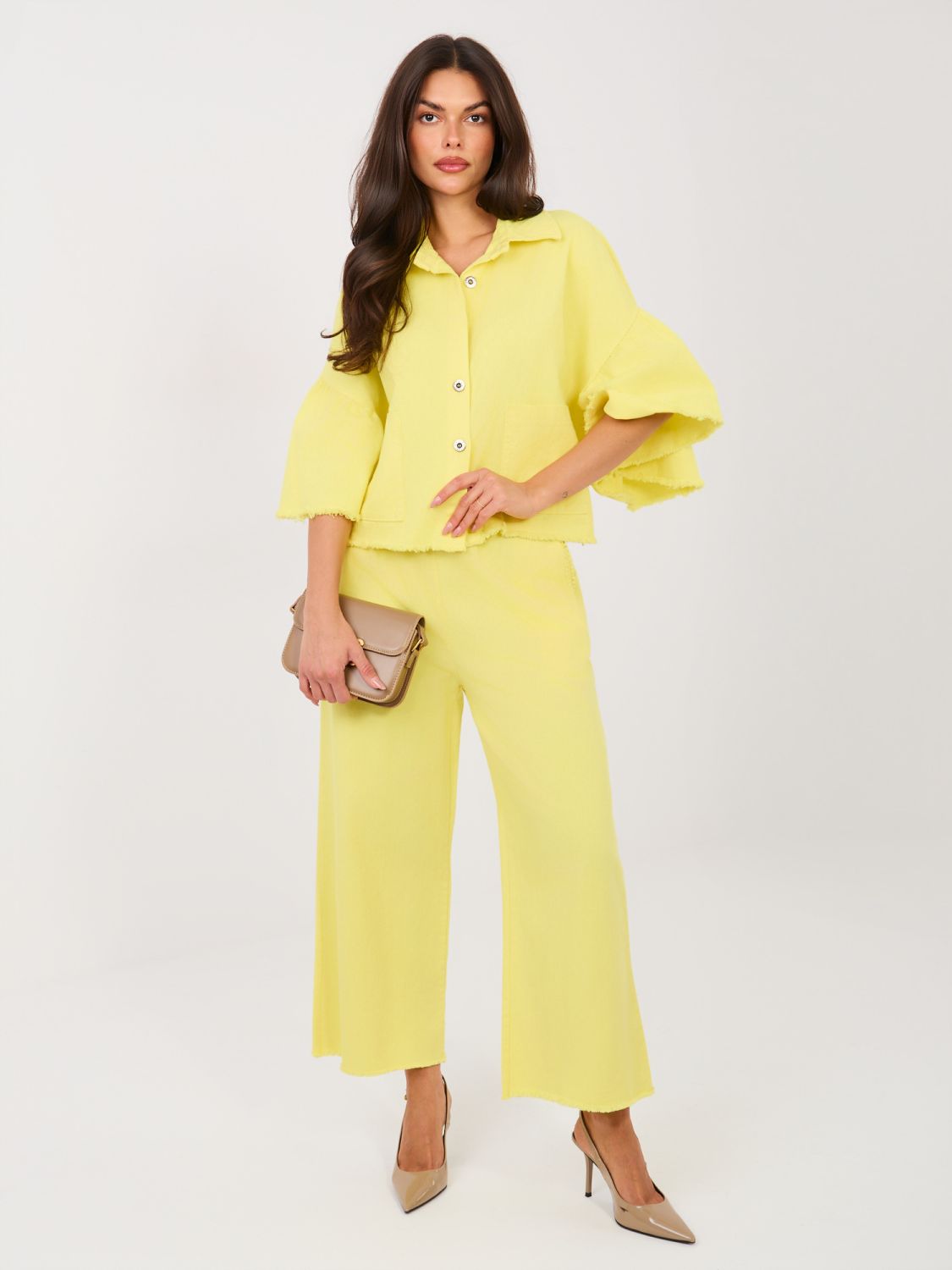 Krátka žltá džínsová bunda s volánom a 3/4 rukávmi