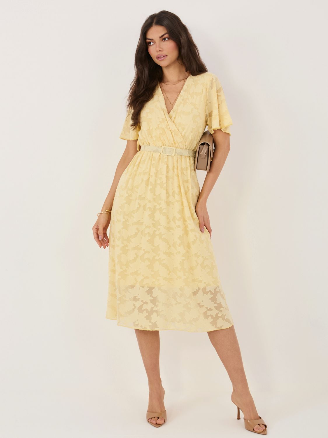 Žlté rozšírené midi šaty s opaskom