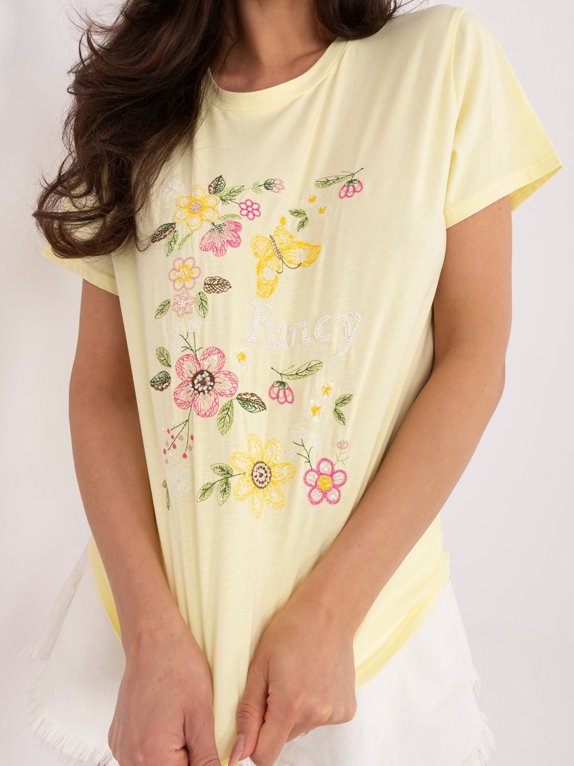 Žlté tričko s aplikáciou a výšivkou