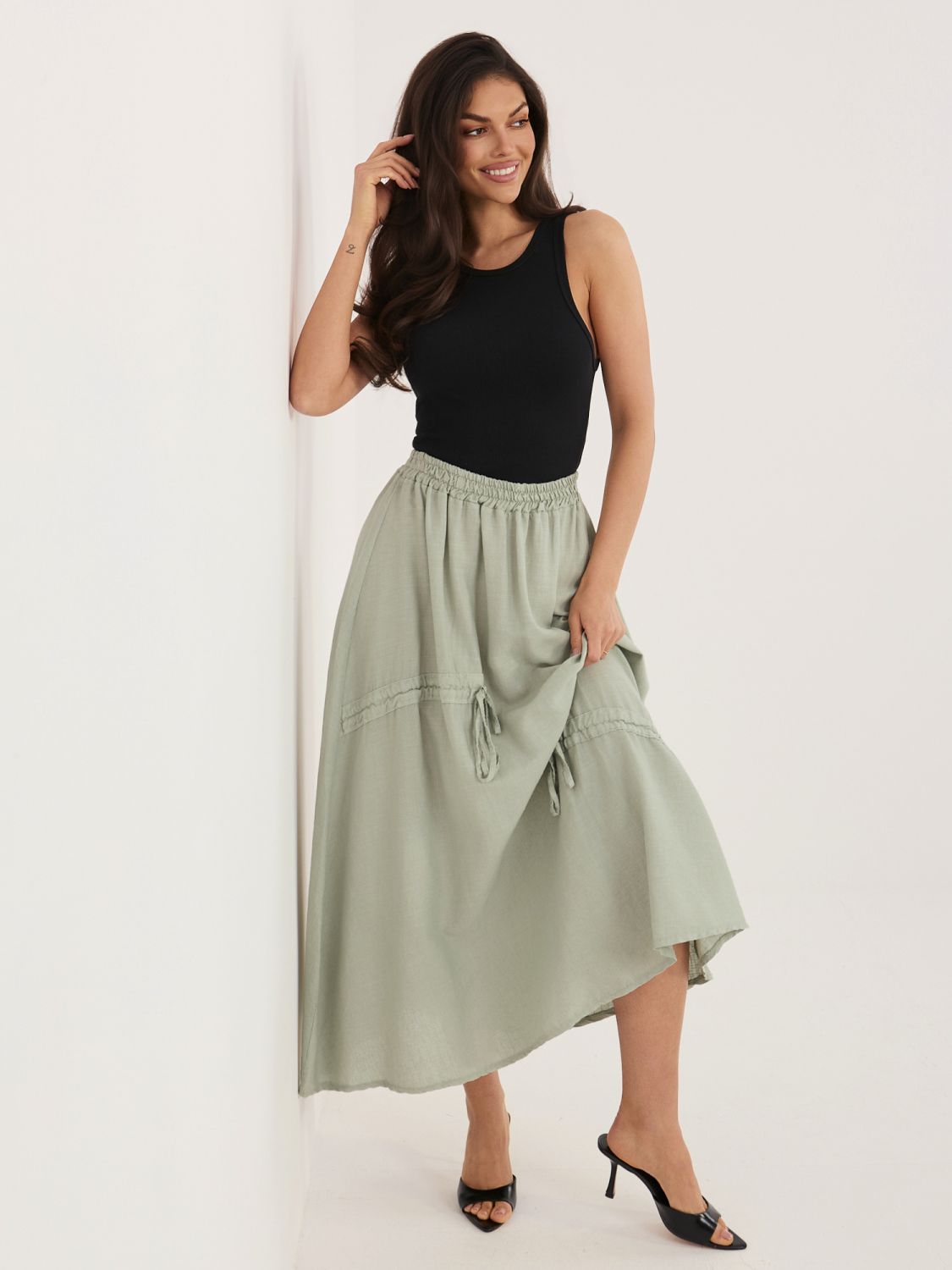 Khaki midi sukňa s viazaním