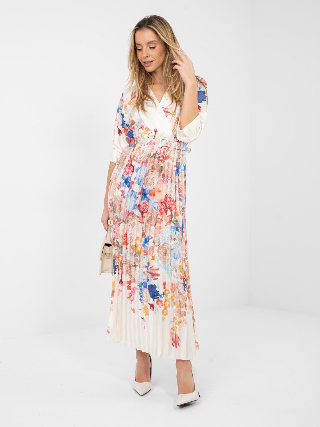 Ecru maxi šaty s kvetinovým vzorom a opaskom