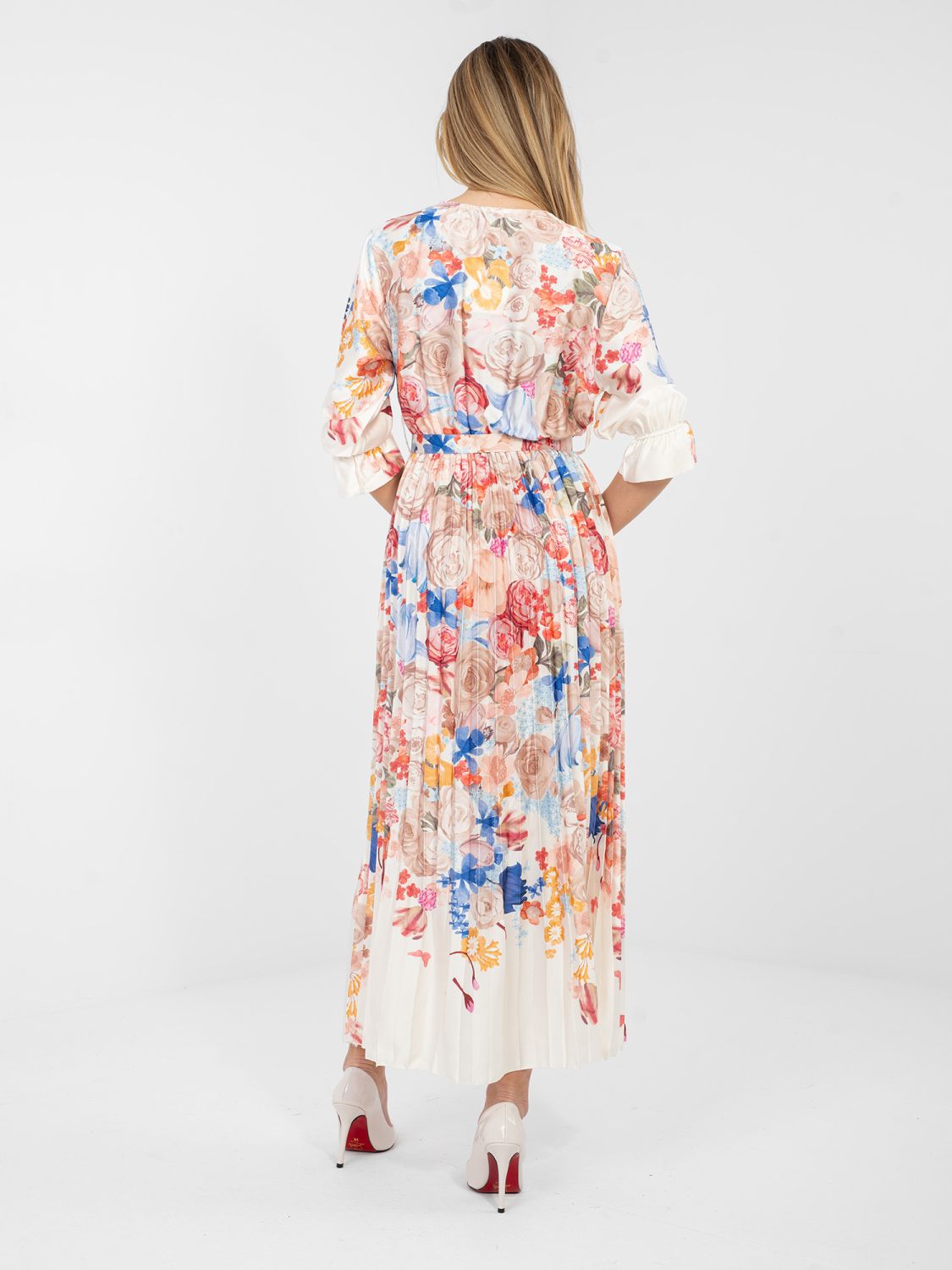 Ecru maxi šaty s kvetinovým vzorom a opaskom