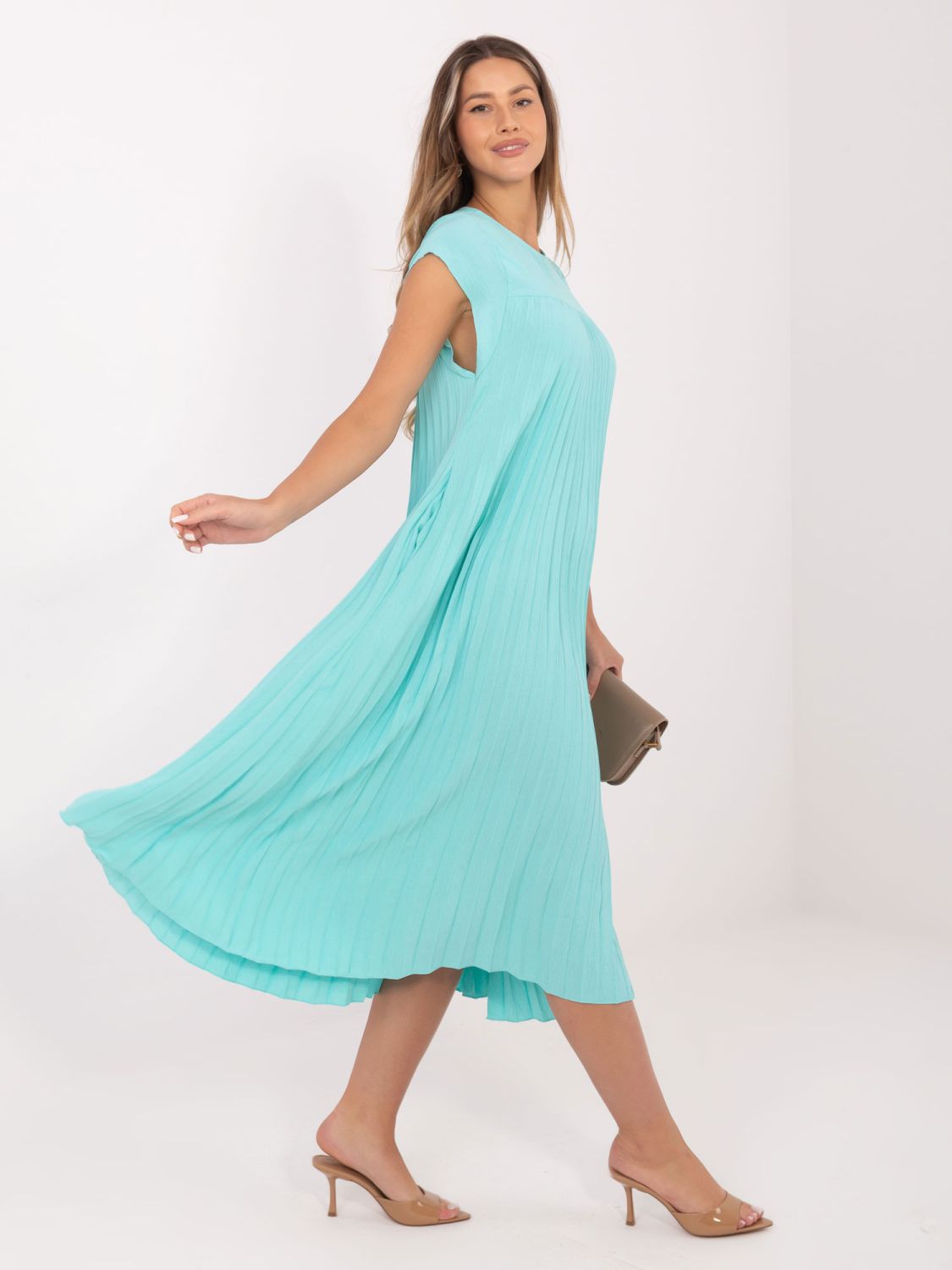 Mätové midi koktejlové šaty bez rukávov