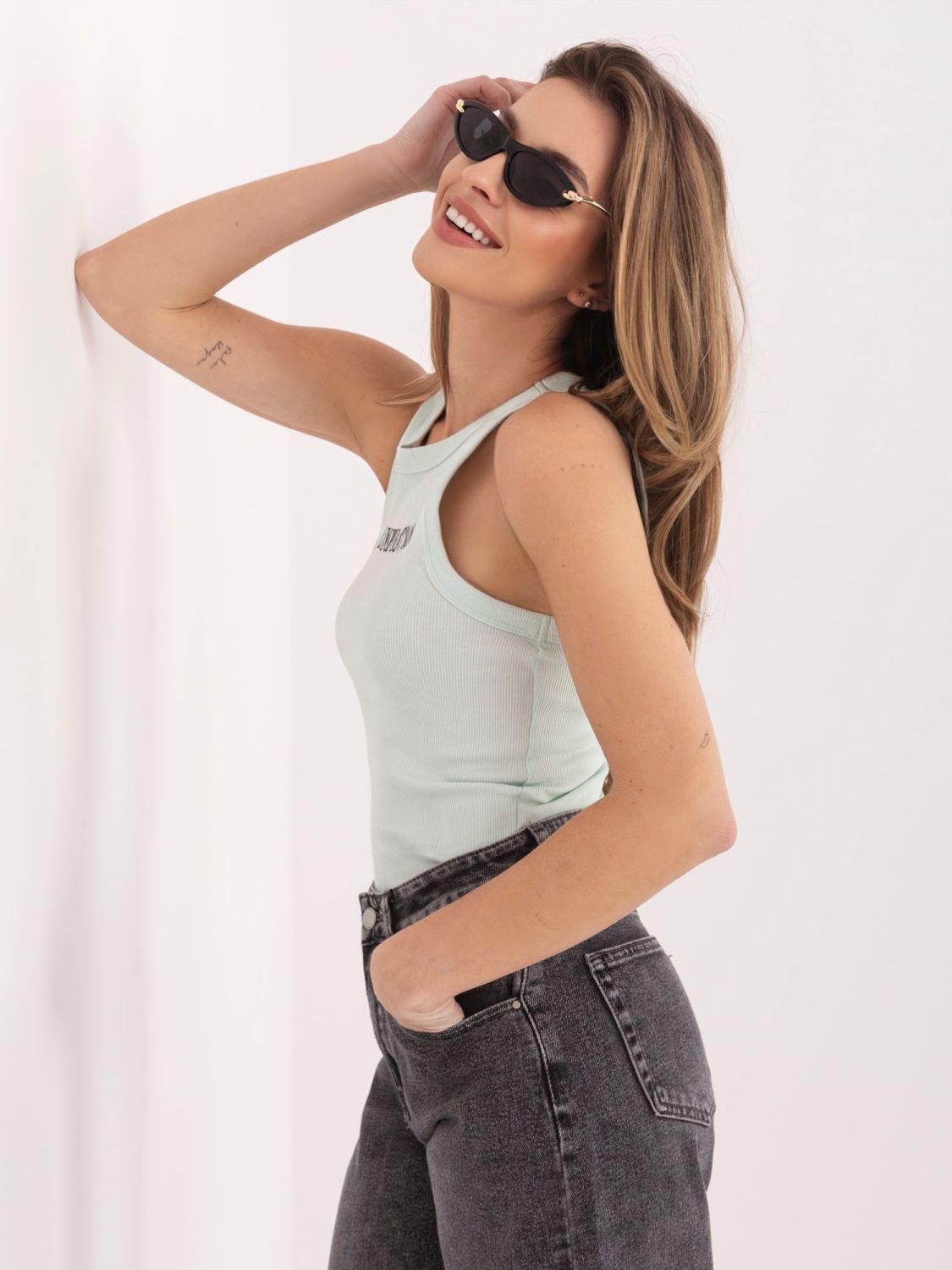 Mätový rebrovaný top s výšivkou