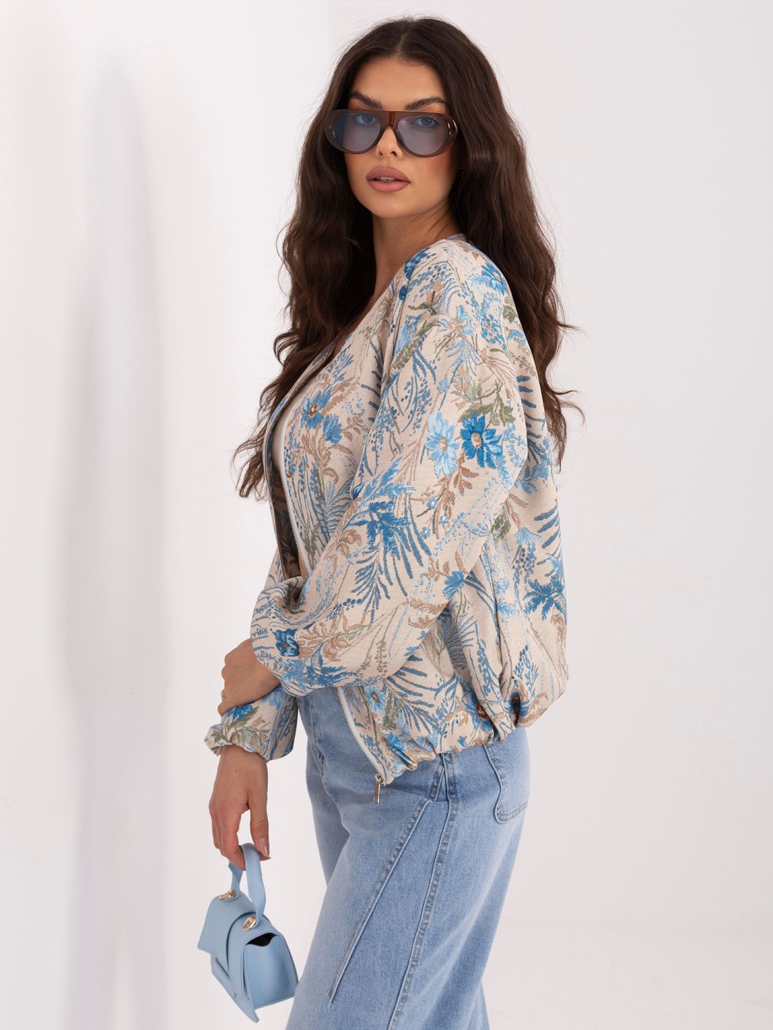 Modrá kvetinová bomber bunda bez kapucne