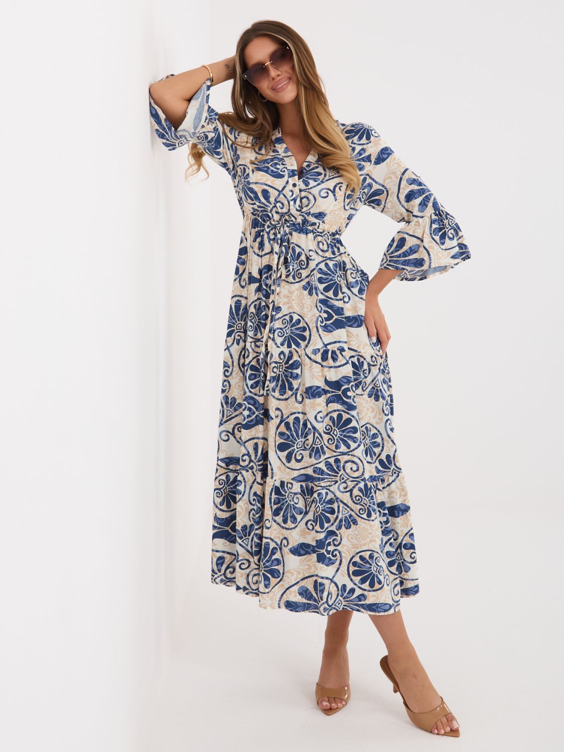 Modré midi šaty s potlačou a viazaním