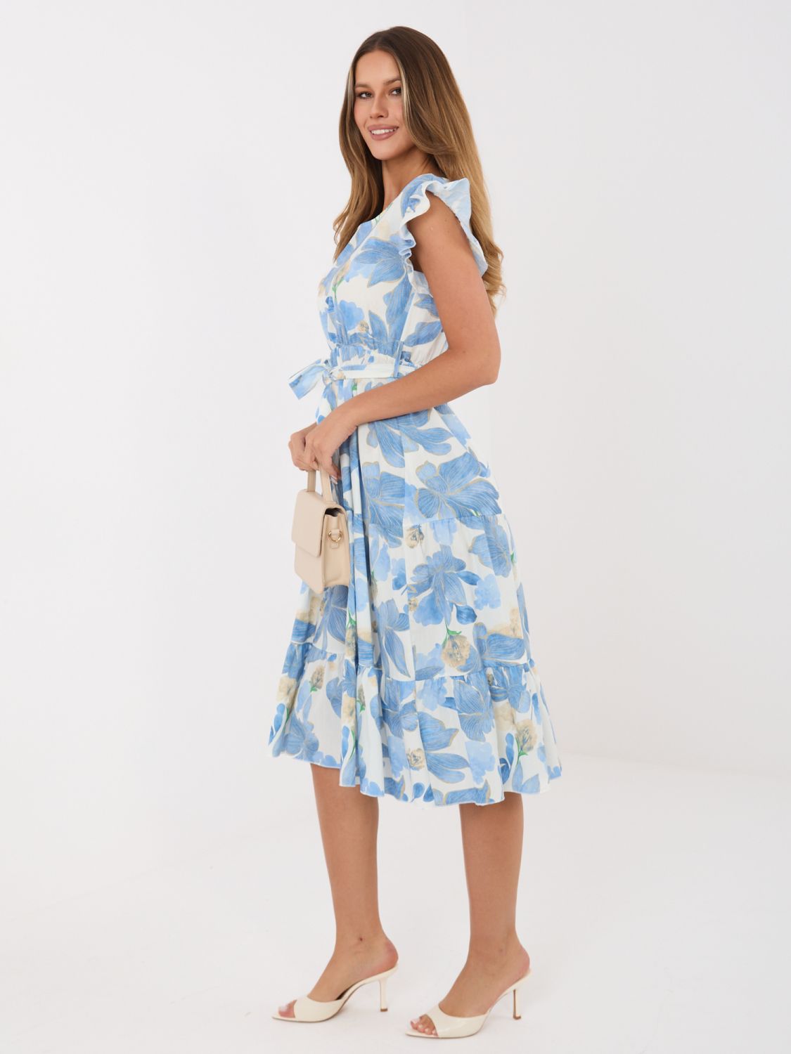 Svetlomodré rozšírené midi šaty s opaskom a volánom