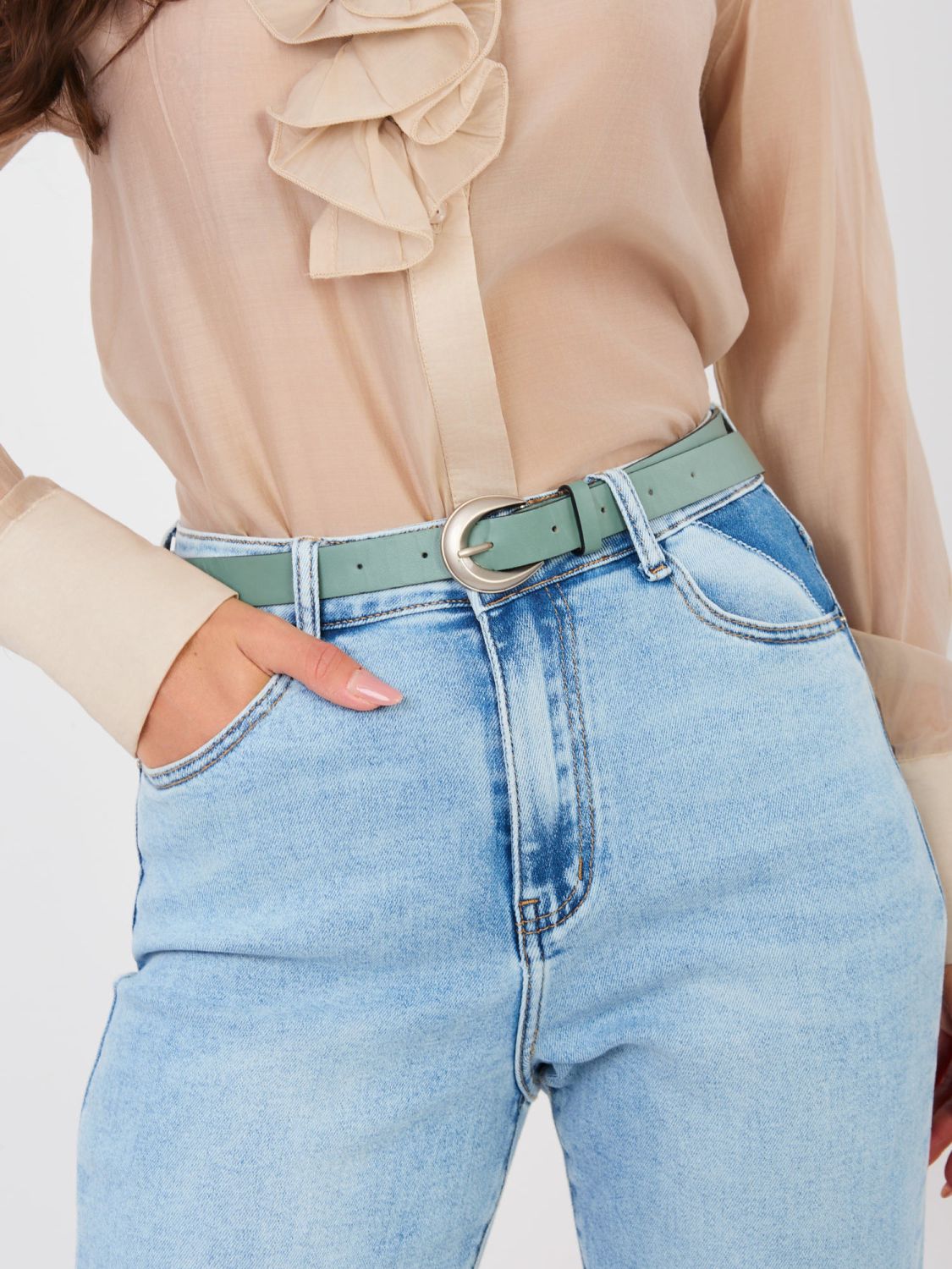 Dámske mom jeans s vysokým pásom a opaskom, modré