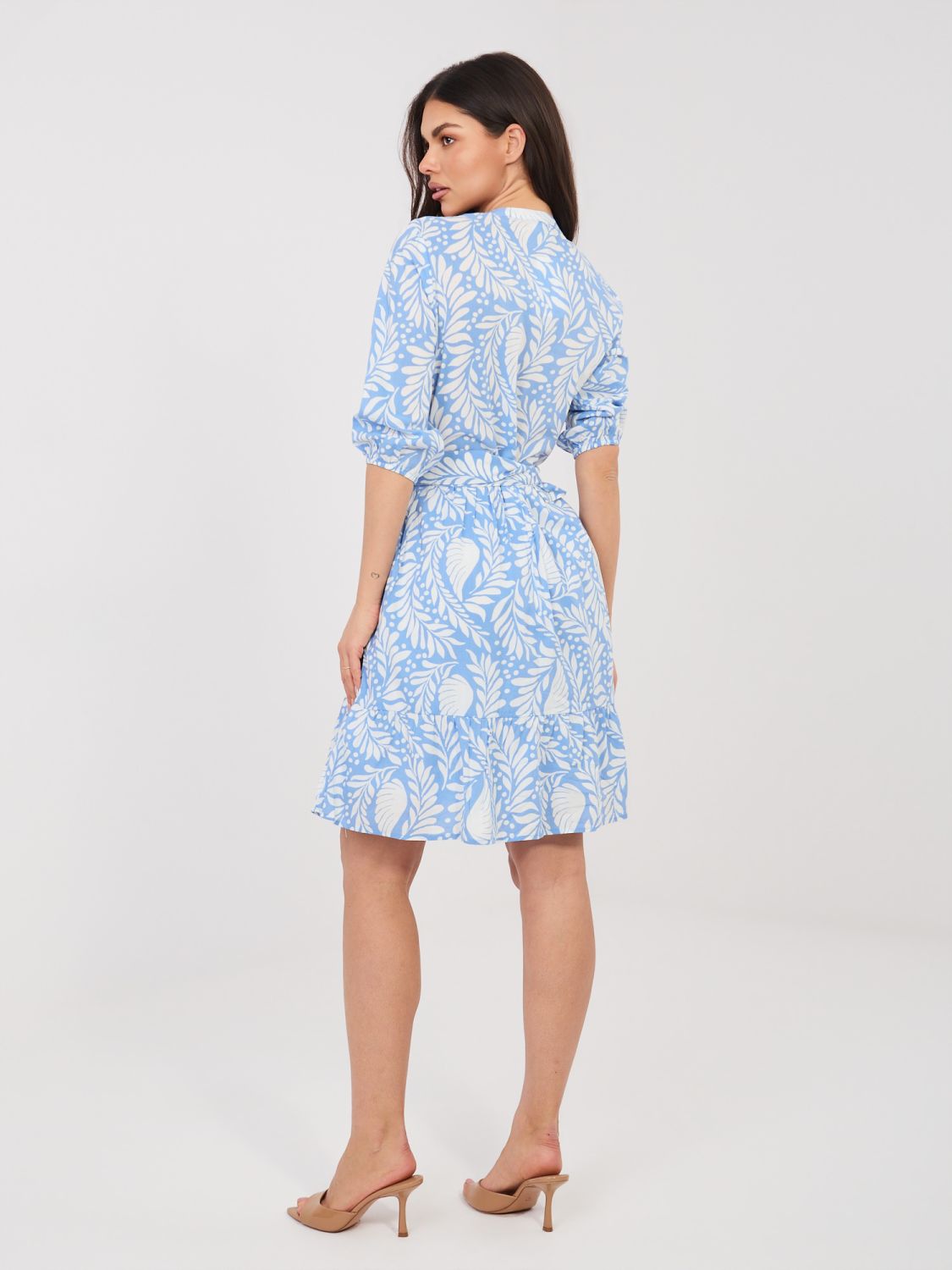 Modré šaty s potlačou a opaskom