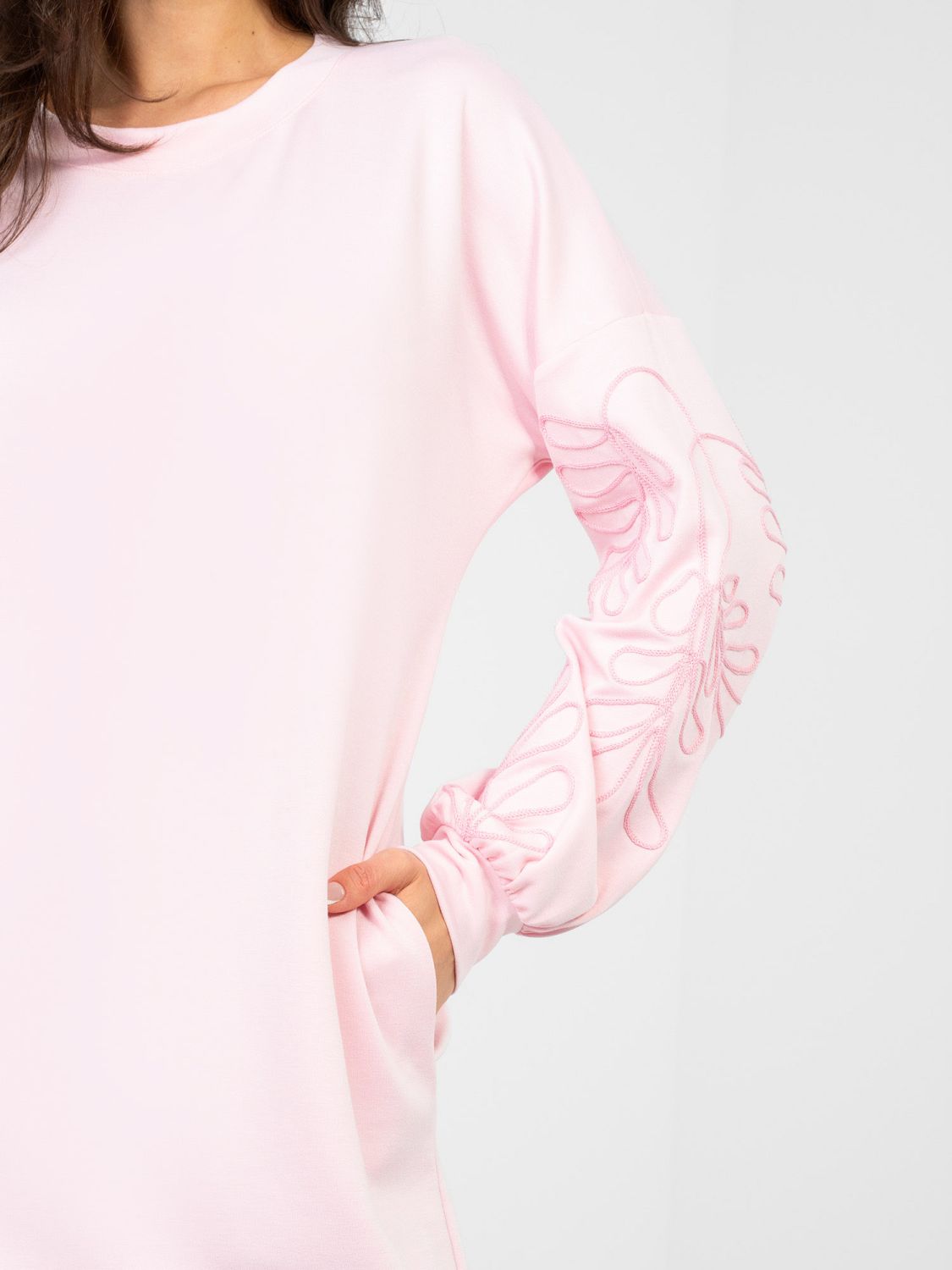 Ružové mini šaty s výšivkou