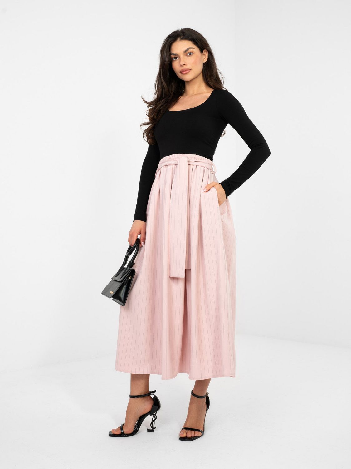 Ružová elegantná midi sukňa s pásikmi a opaskom