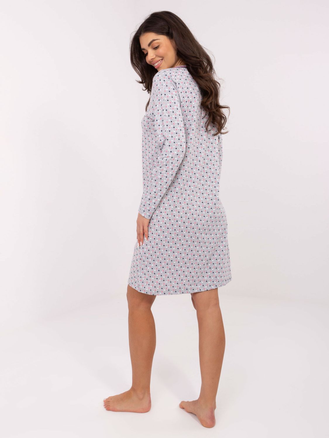 Sivá dámska nočná košeľa s dlhým rukávom a mašličkou