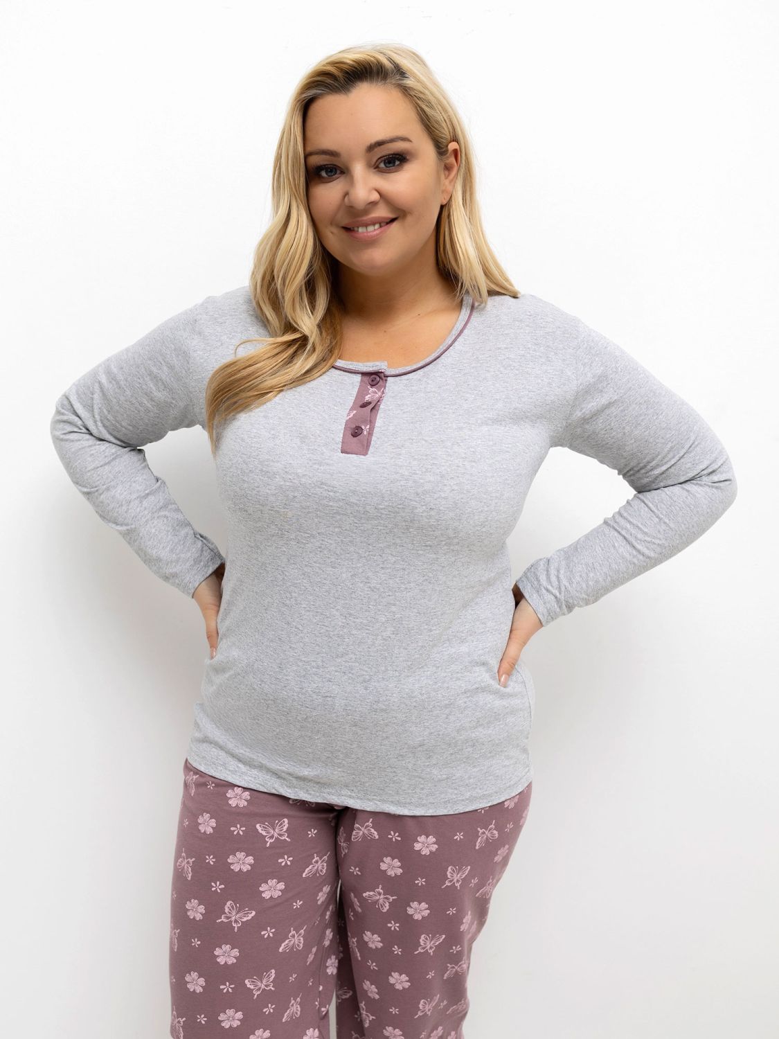Dámske sivé pyžamo s kvetinovou potlačou