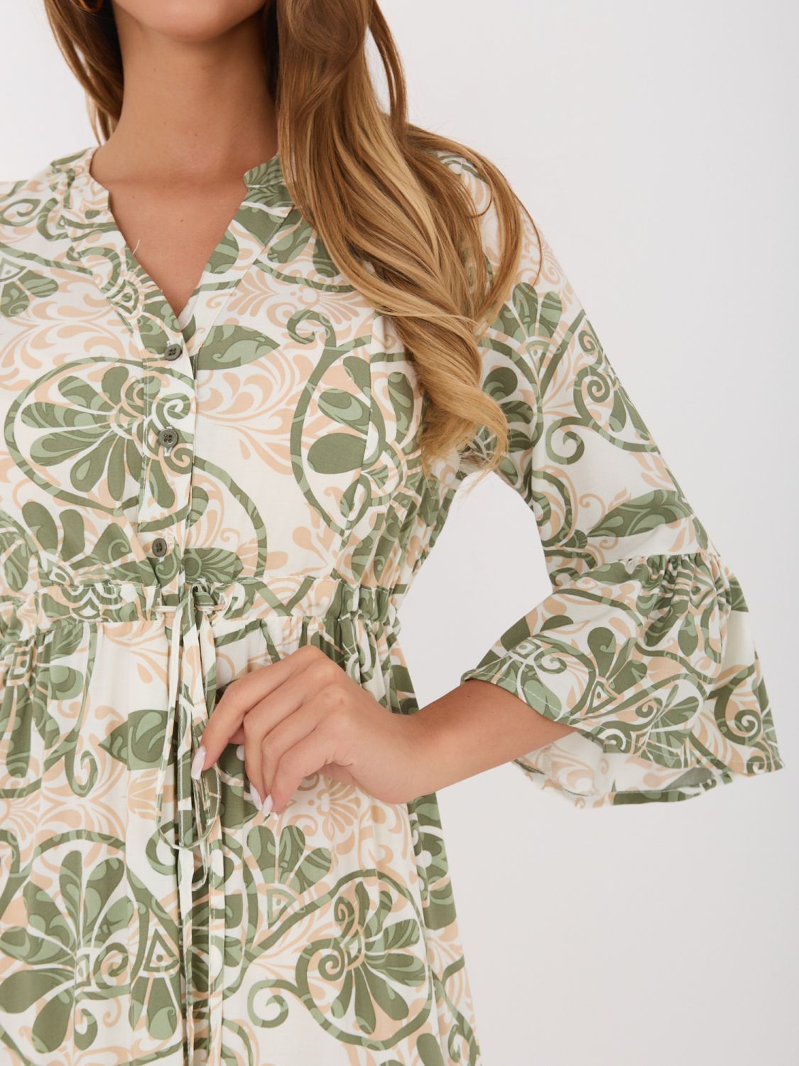 Zelené midi šaty s potlačou a viazaním