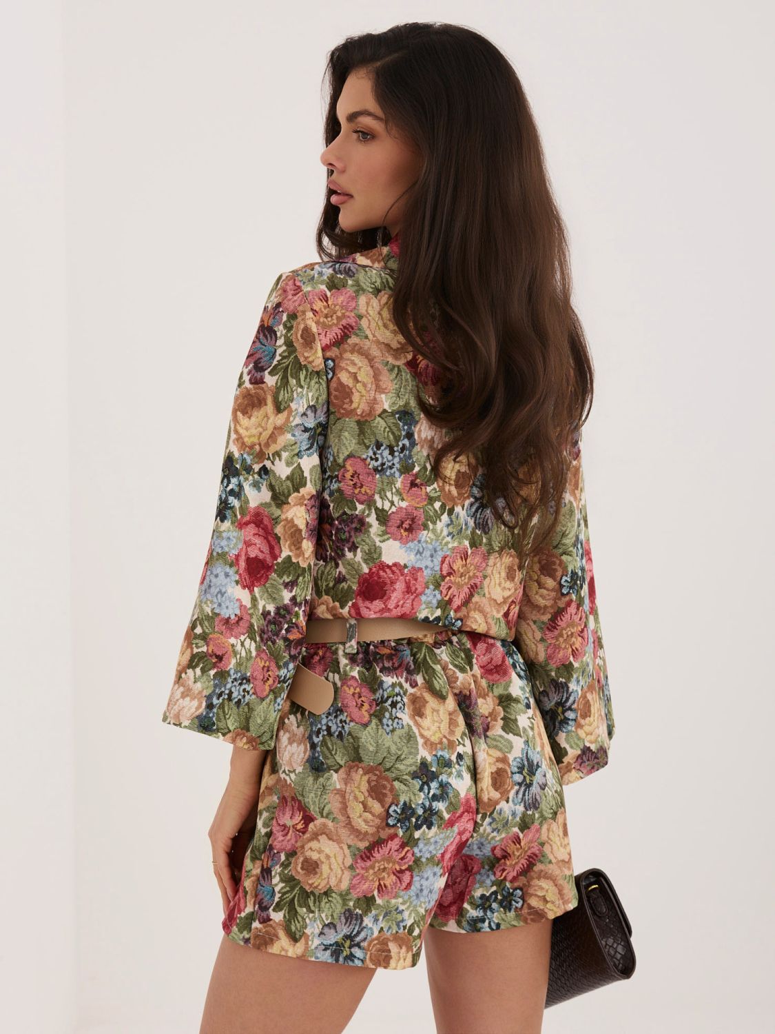 Zelené kvetované šortky so širokými nohavicami a opaskom