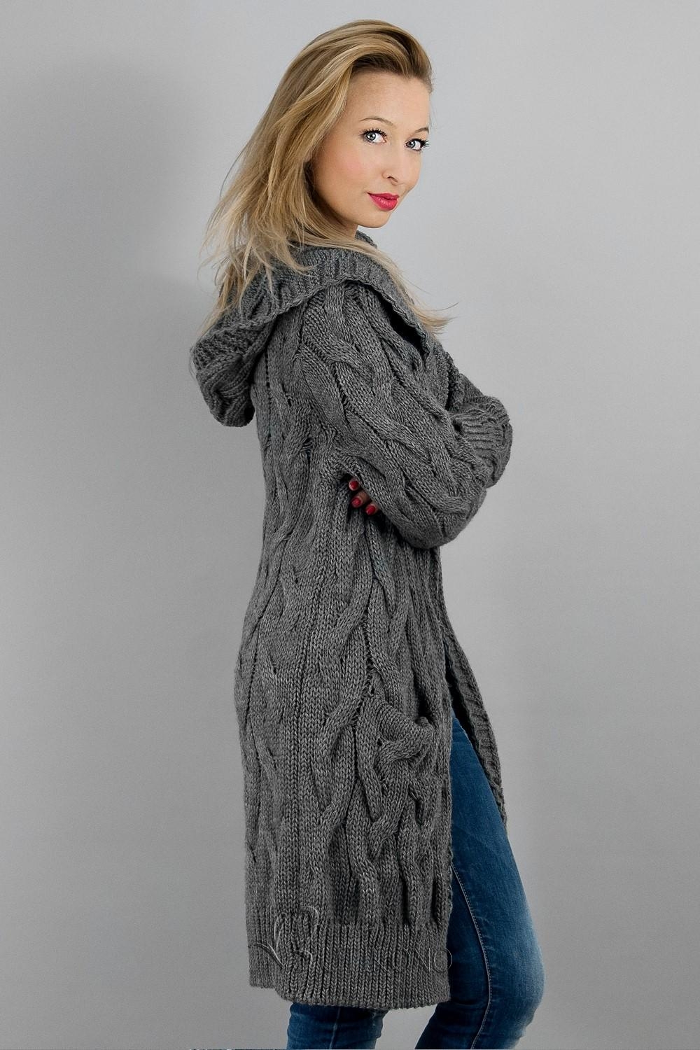 Tmavosivý dlhý sveter s kapucňou