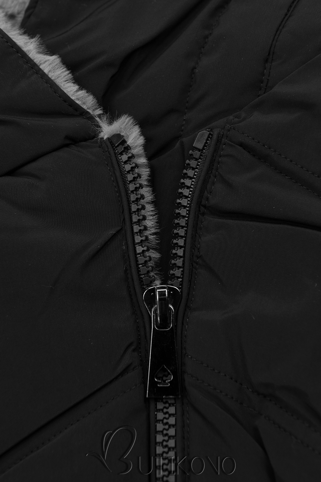 Čierna zimná bunda s kvetinovou podšívkou