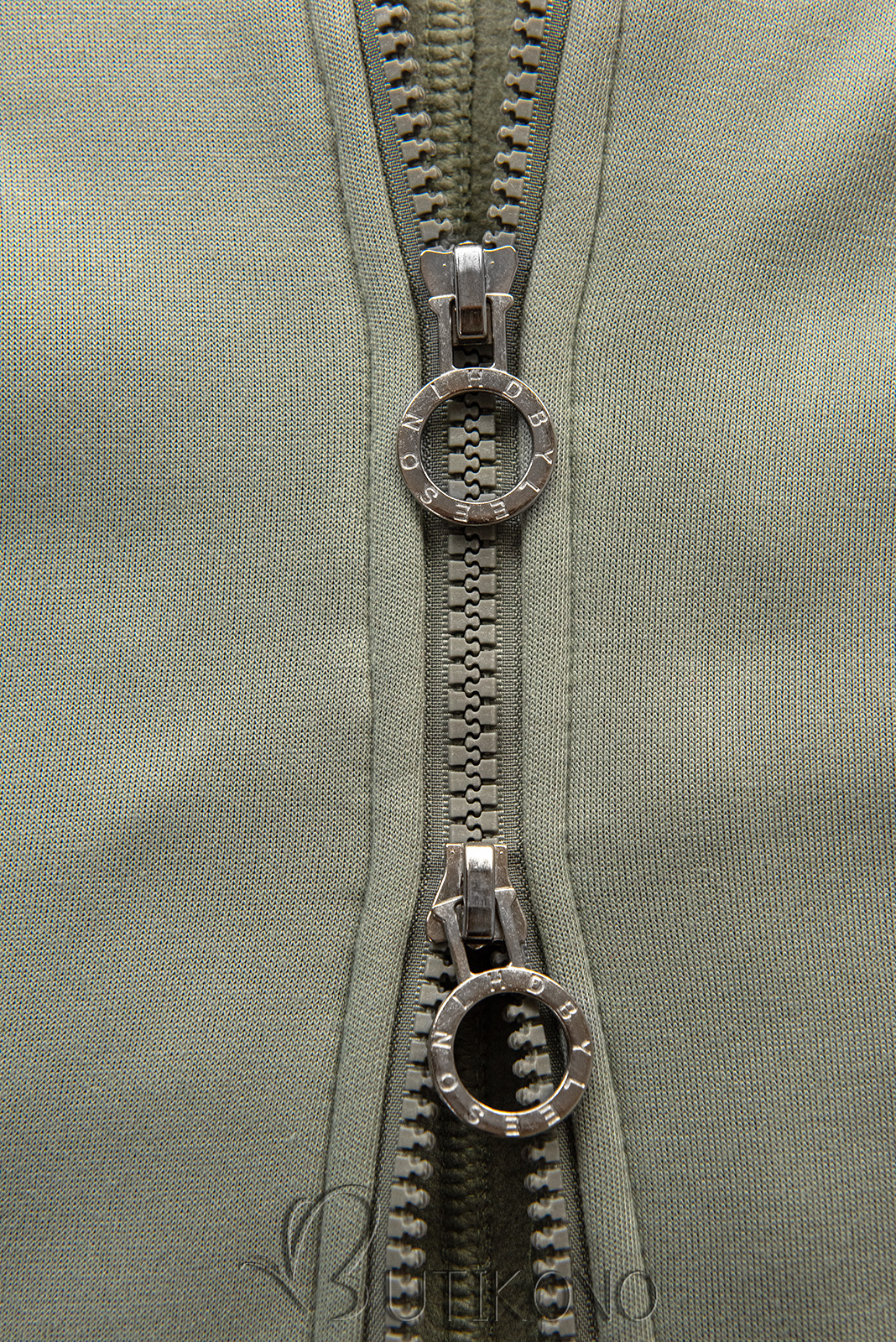 Olivovozelená mikina s ozdobným pletením